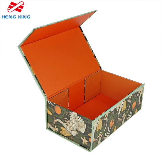 gift box with magnetic closure lid