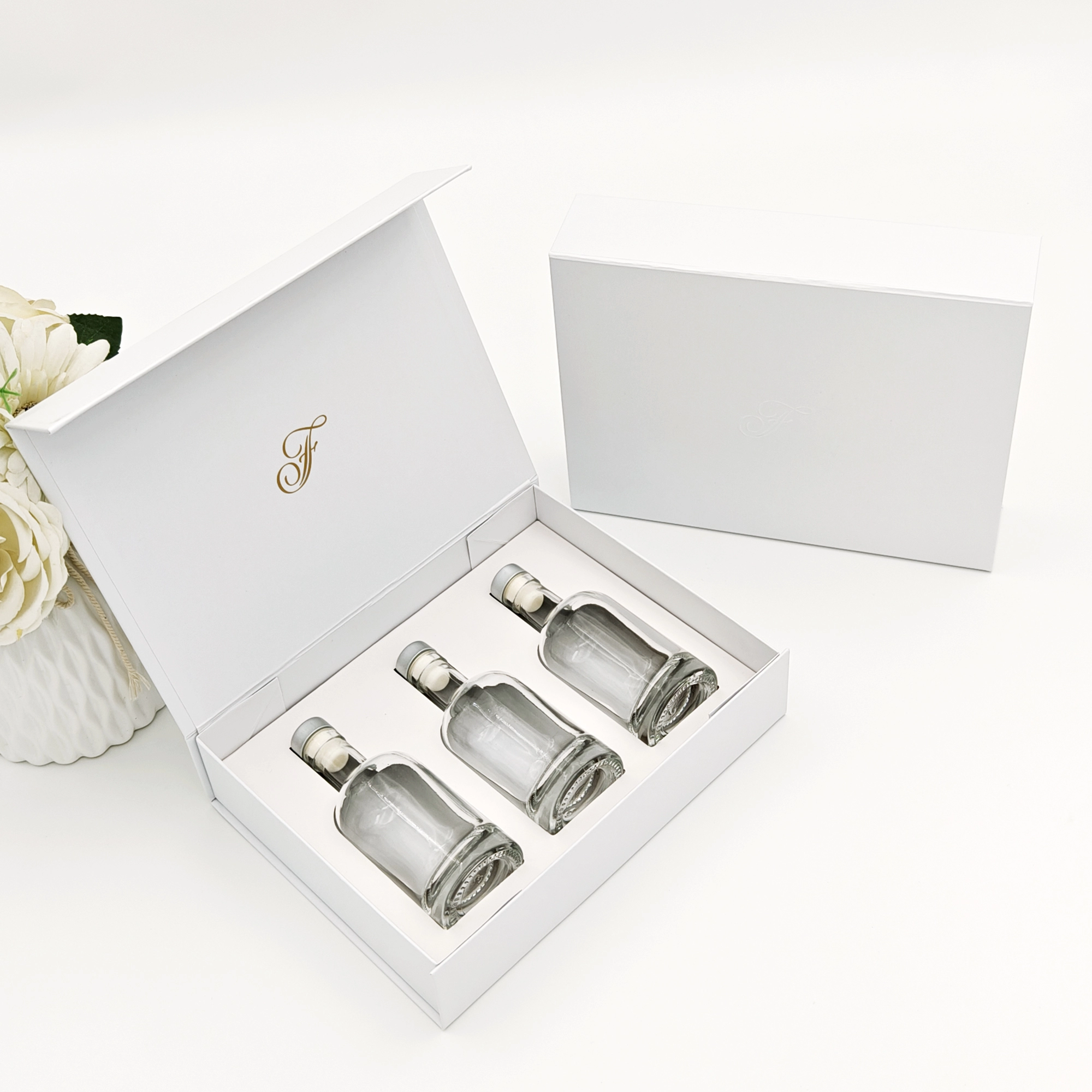 Magnetic Closure Boxes