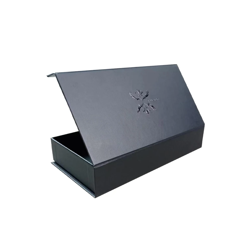 Magnetic closure gift boxes